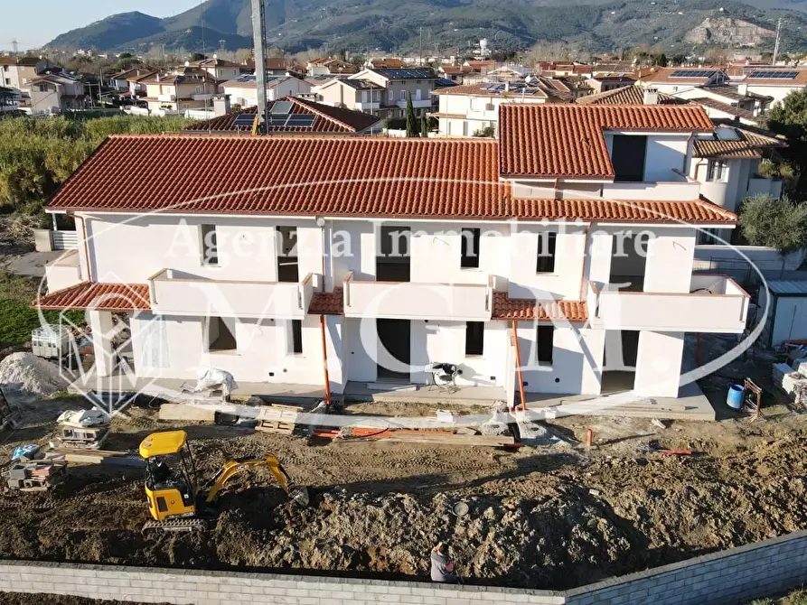 Immagine 9 di Casa trifamiliare in vendita  a Cascina