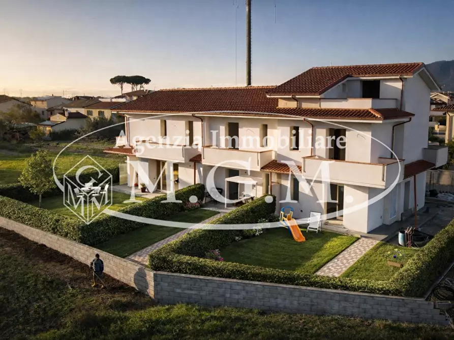 Immagine 2 di Casa trifamiliare in vendita  a Cascina