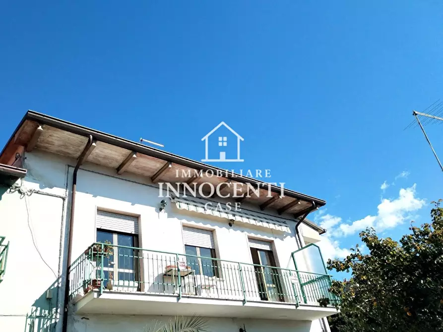 Immagine 1 di Appartamento in vendita  a Massa