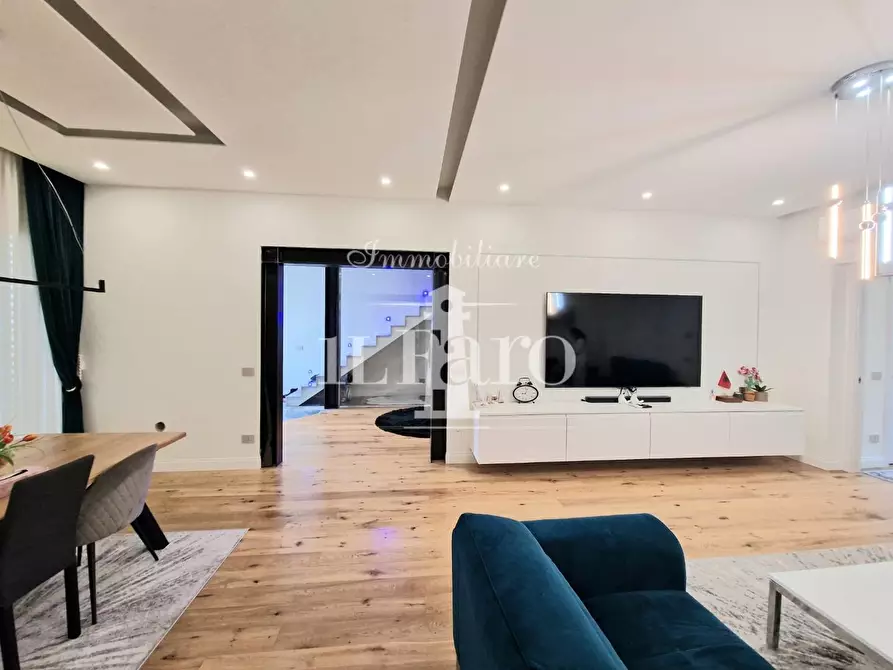 Immagine 10 di Terratetto in vendita  a Campi Bisenzio