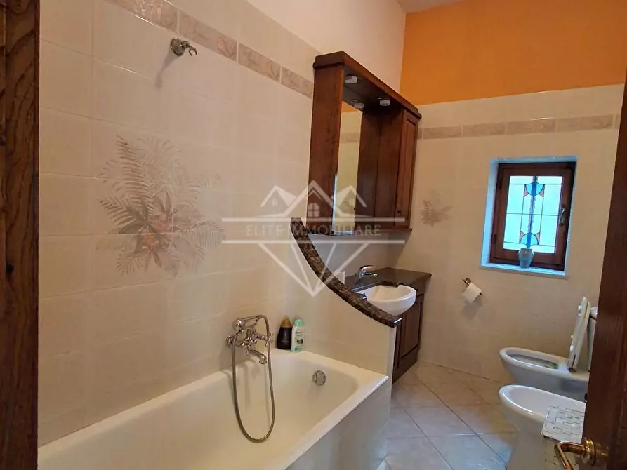 Immagine 12 di Appartamento in vendita  a Carrara