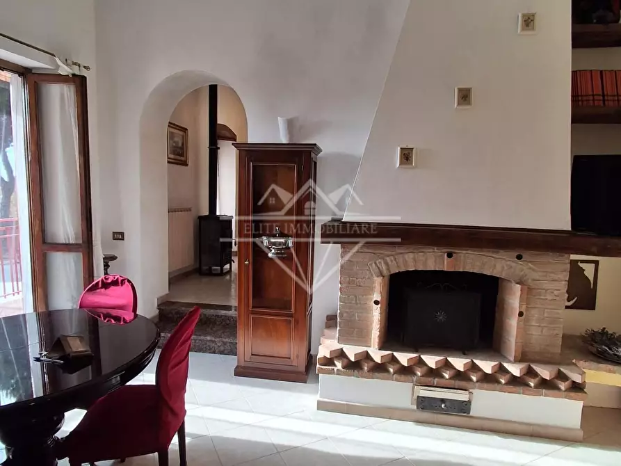 Immagine 1 di Appartamento in affitto  a Carrara