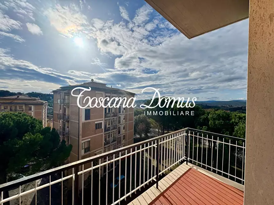 Immagine 11 di Appartamento in vendita  a Siena