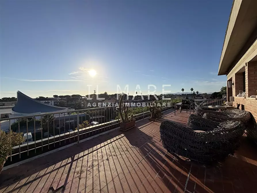 Immagine 2 di Mansarda in vendita  a Massa