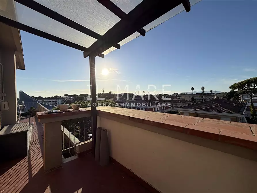 Immagine 10 di Mansarda in vendita  a Massa