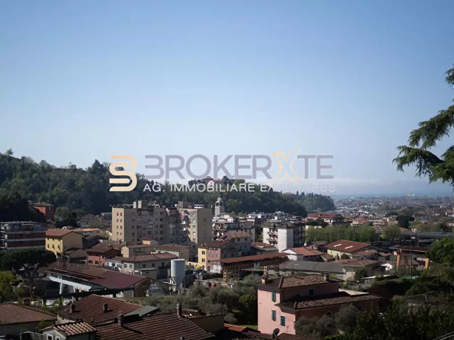 Immagine 38 di Appartamento in vendita  a Carrara