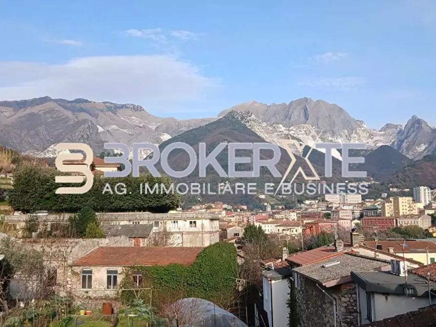 Immagine 5 di Appartamento in vendita  a Carrara