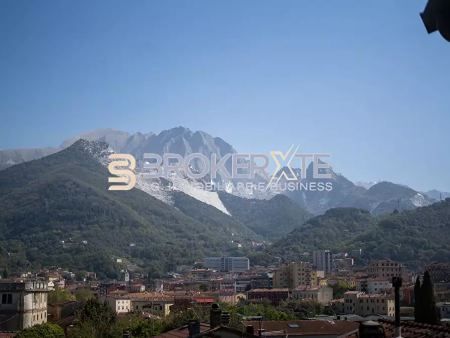 Immagine 36 di Appartamento in vendita  a Carrara