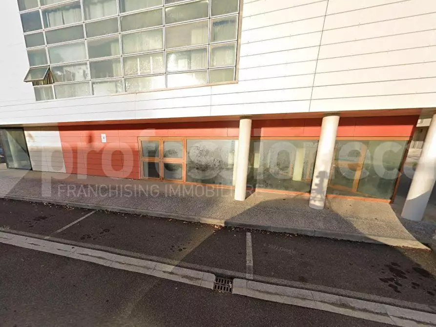 Immagine 9 di Garage in vendita  a Pisa