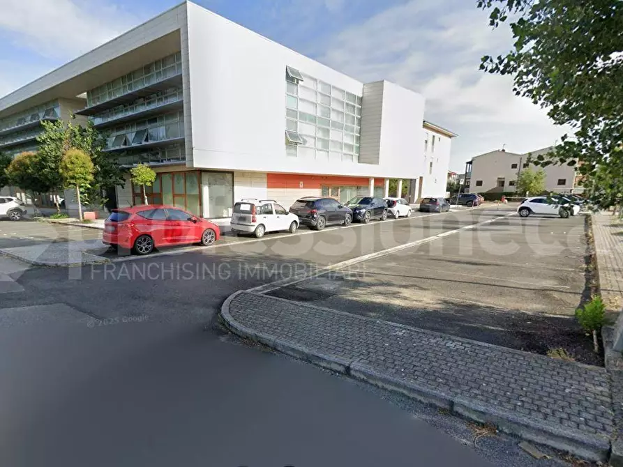 Immagine 2 di Garage in vendita  a Pisa