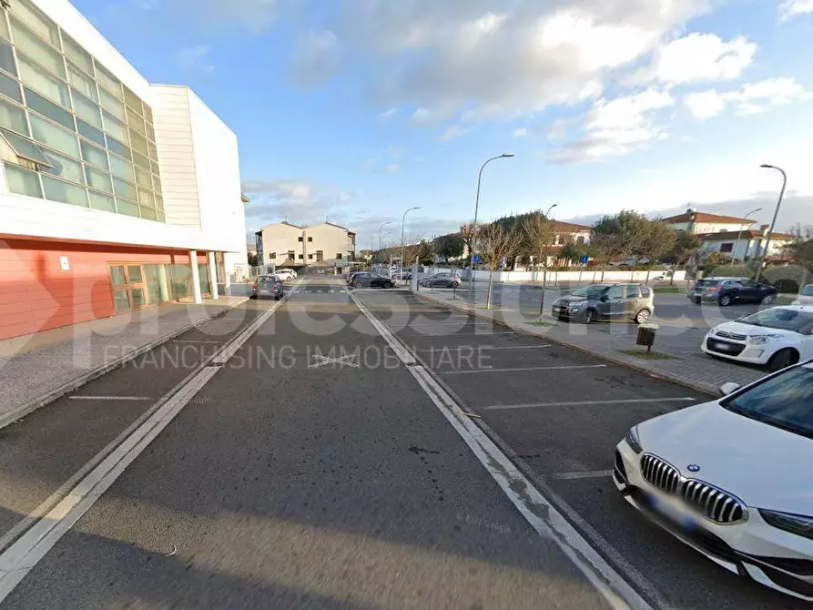 Immagine 11 di Garage in vendita  a Pisa