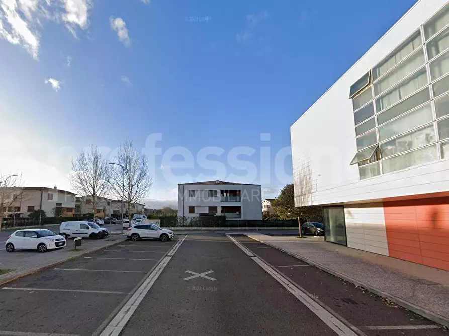 Immagine 10 di Garage in vendita  a Pisa