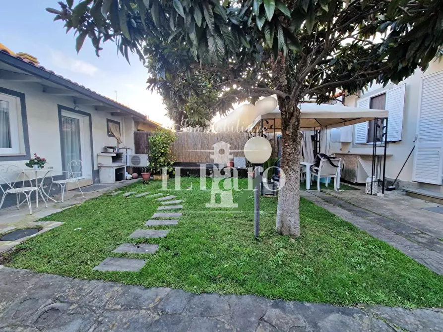 Immagine 38 di Villetta a schiera in vendita  a Campi Bisenzio