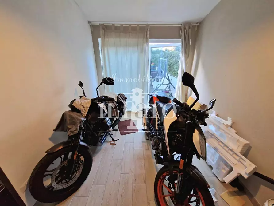 Immagine 44 di Villetta a schiera in vendita  a Campi Bisenzio