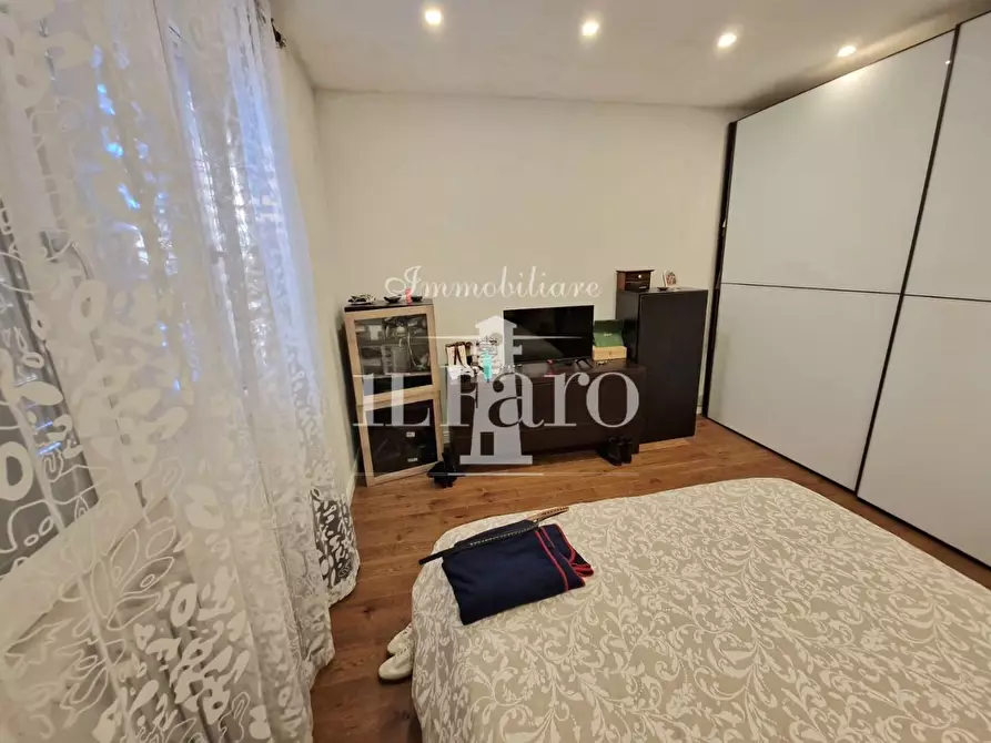 Immagine 26 di Villetta a schiera in vendita  a Campi Bisenzio