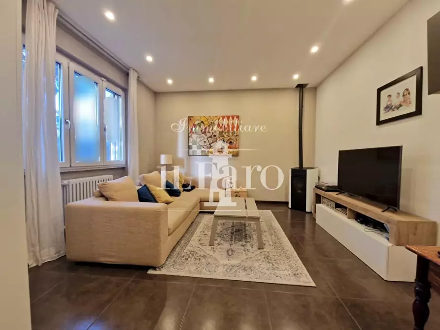 Immagine 2 di Villetta a schiera in vendita  a Campi Bisenzio