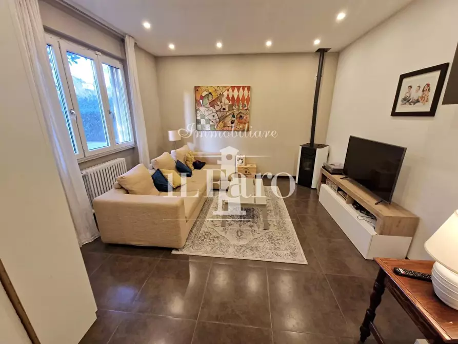 Immagine 1 di Villetta a schiera in vendita  a Campi Bisenzio