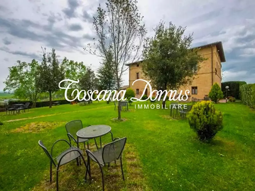 Immagine 10 di Casa colonica in vendita  a Siena