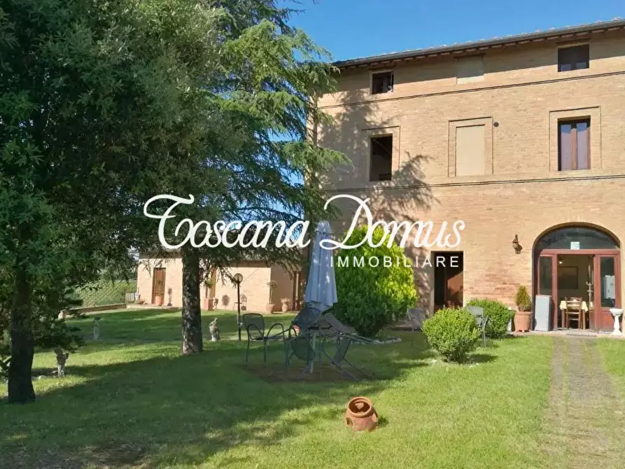 Immagine 8 di Casa colonica in vendita  a Siena