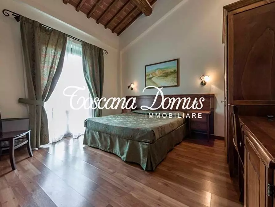 Immagine 15 di Casa colonica in vendita  a Siena