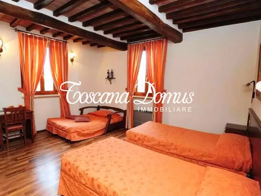 Immagine 16 di Casa colonica in vendita  a Siena