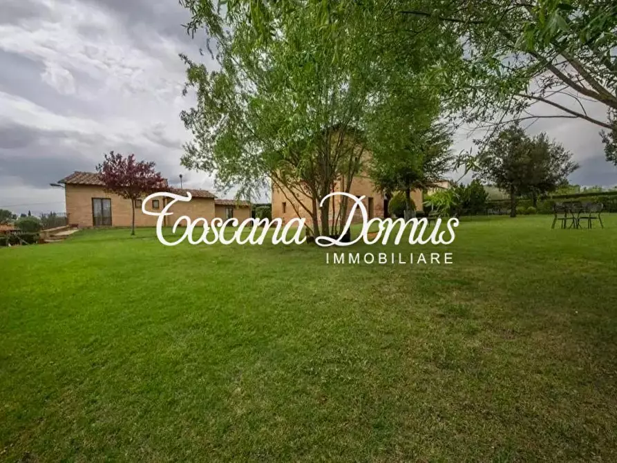 Immagine 2 di Casa colonica in vendita  a Siena
