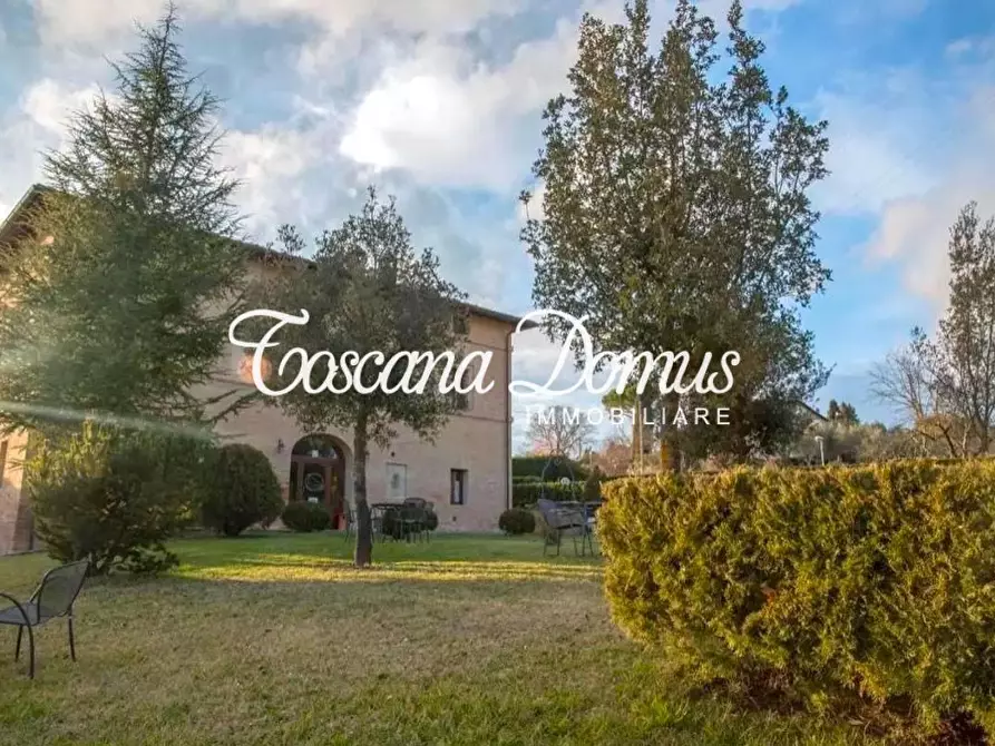 Immagine 9 di Casa colonica in vendita  a Siena