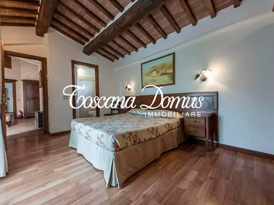 Immagine 13 di Casa colonica in vendita  a Siena