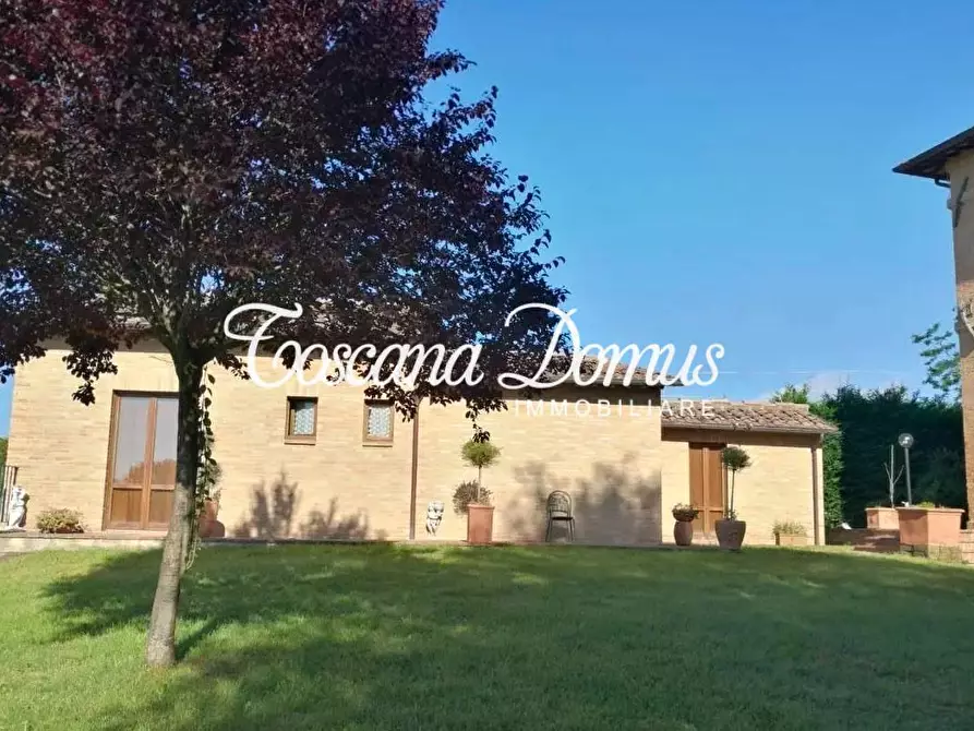 Immagine 11 di Casa colonica in vendita  a Siena