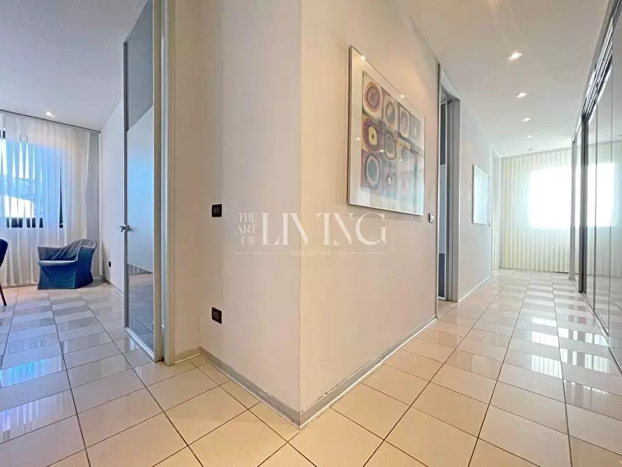 Immagine 7 di Ufficio in affitto  a Capannori