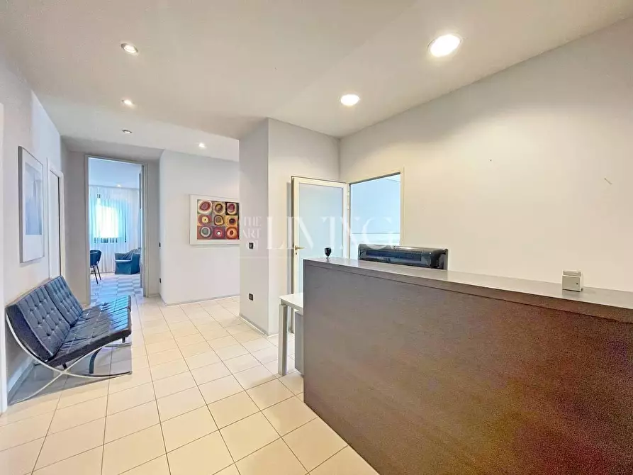 Immagine 2 di Ufficio in affitto  a Capannori