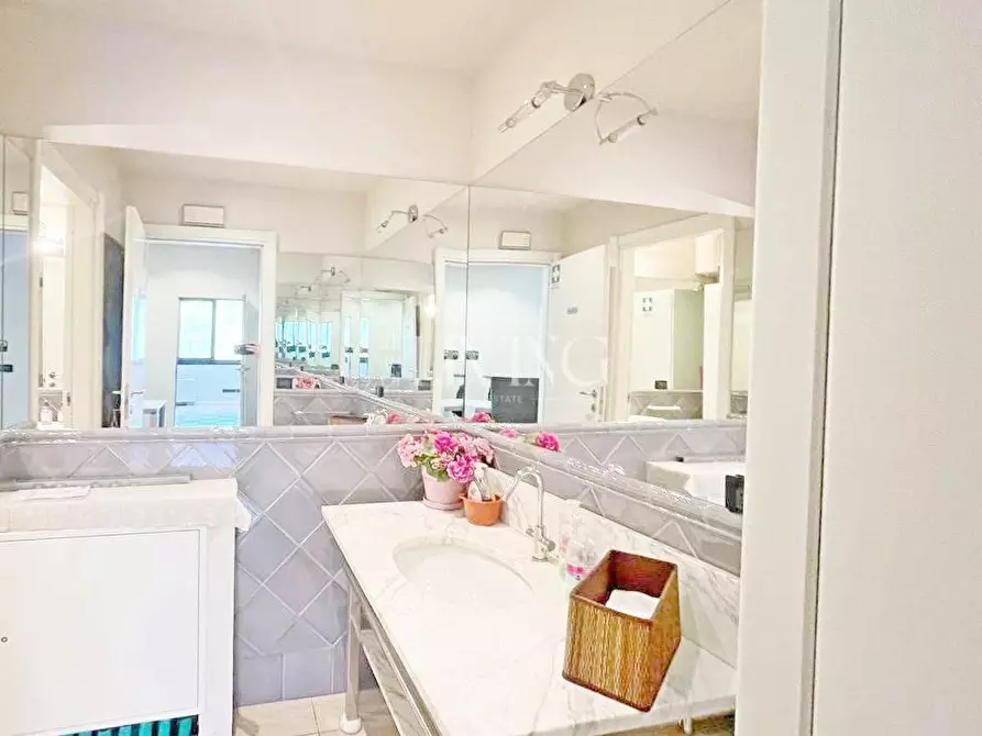 Immagine 16 di Ufficio in affitto  a Capannori