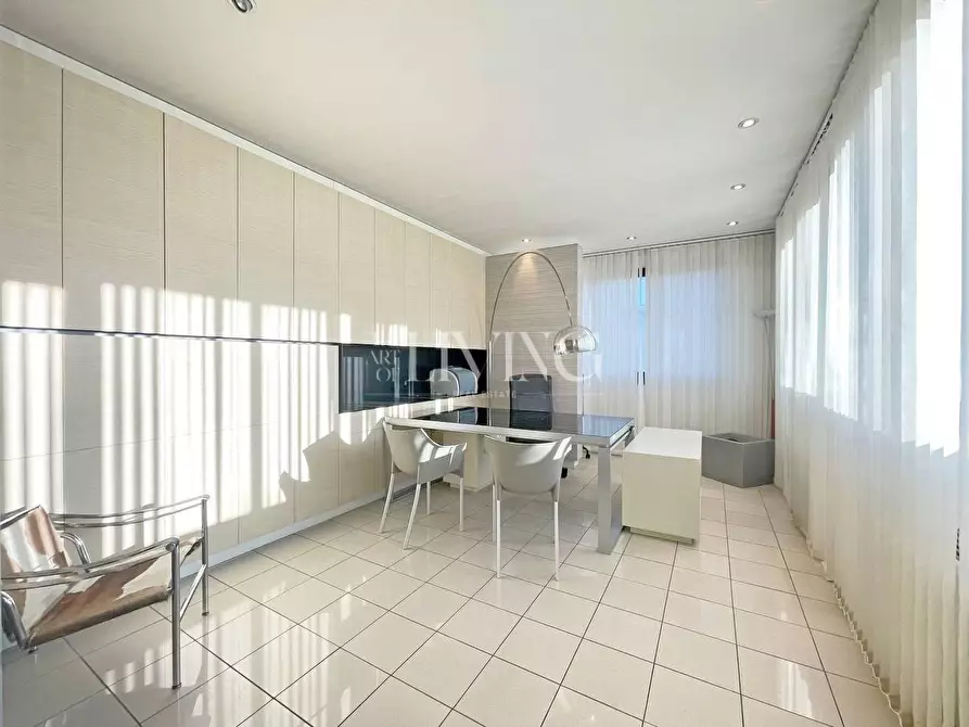 Immagine 1 di Ufficio in affitto  a Capannori