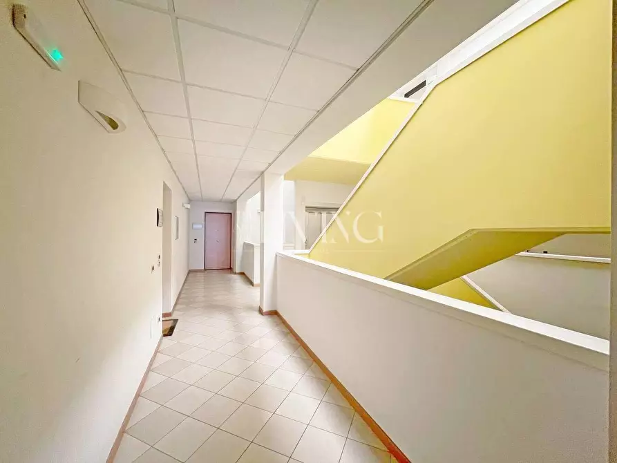 Immagine 17 di Ufficio in affitto  a Capannori