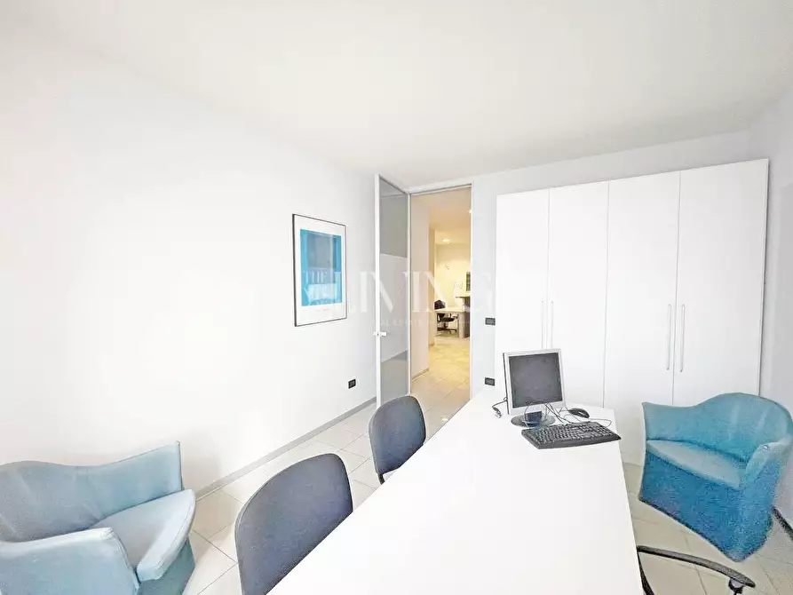 Immagine 14 di Ufficio in affitto  a Capannori