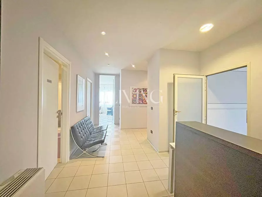 Immagine 3 di Ufficio in affitto  a Capannori