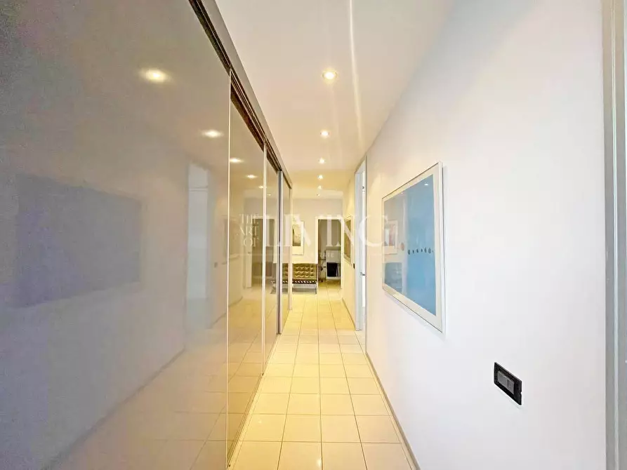 Immagine 11 di Ufficio in affitto  a Capannori