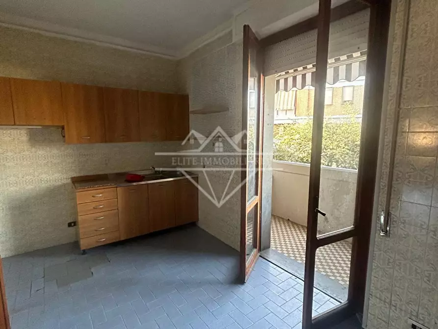 Immagine 1 di Appartamento in vendita  a Massa