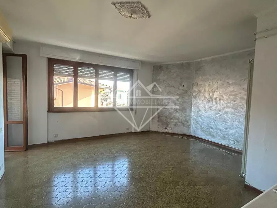 Immagine 2 di Appartamento in vendita  a Massa