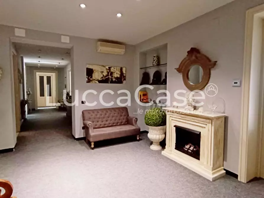 Immagine 4 di Ufficio in affitto  a Lucca