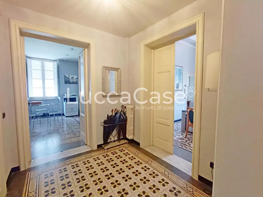 Immagine 1 di Ufficio in affitto  a Lucca