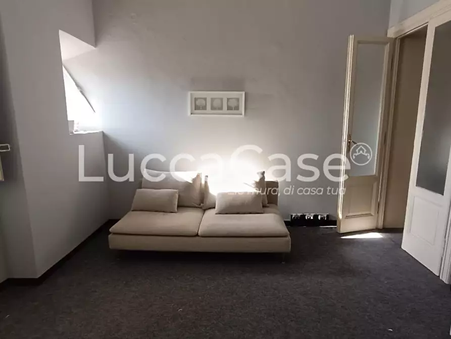 Immagine 9 di Ufficio in affitto  a Lucca