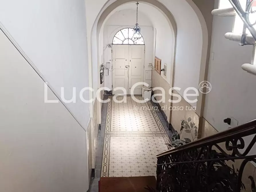 Immagine 13 di Ufficio in affitto  a Lucca