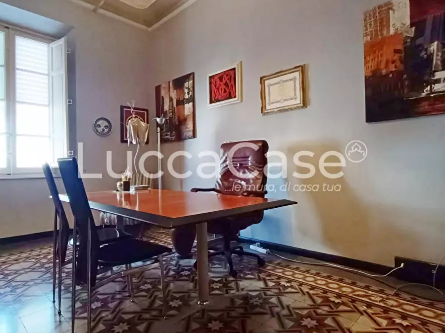 Immagine 10 di Ufficio in affitto  a Lucca