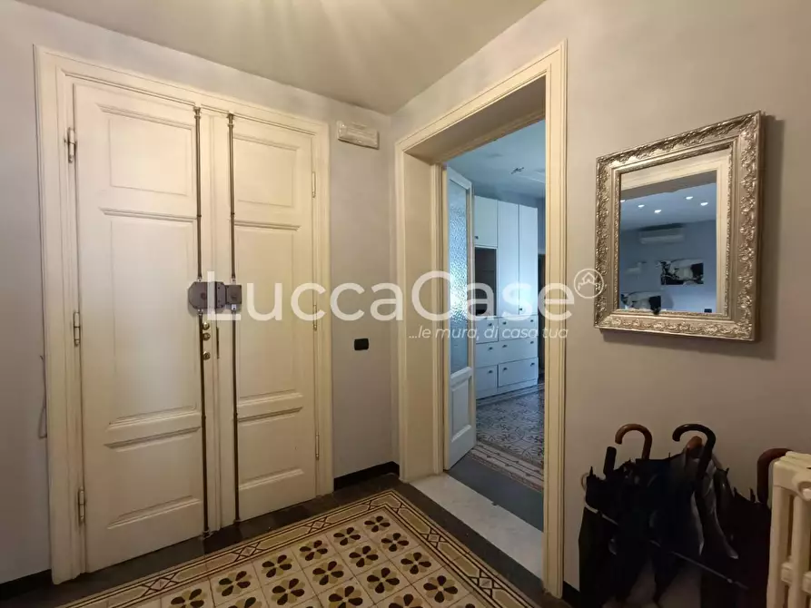 Immagine 2 di Ufficio in affitto  a Lucca