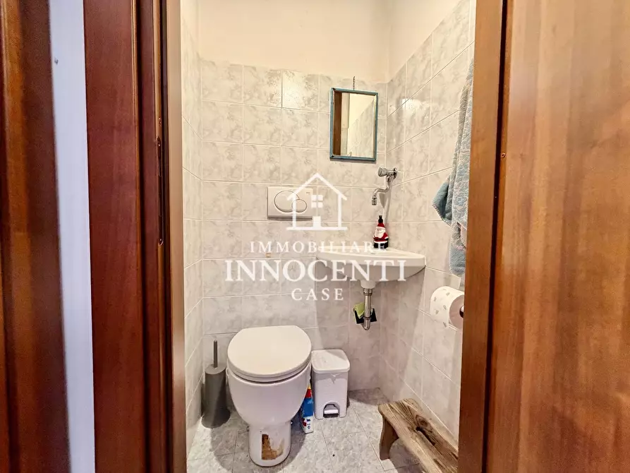 Immagine 18 di Appartamento in vendita  a Massa