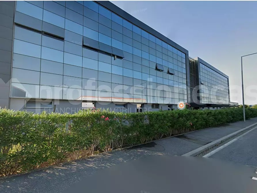 Immagine 10 di Ufficio in affitto  a Pisa