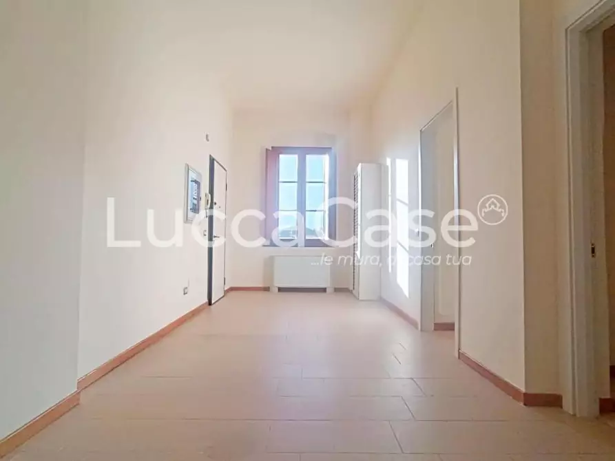 Immagine 4 di Appartamento in vendita  a Lucca