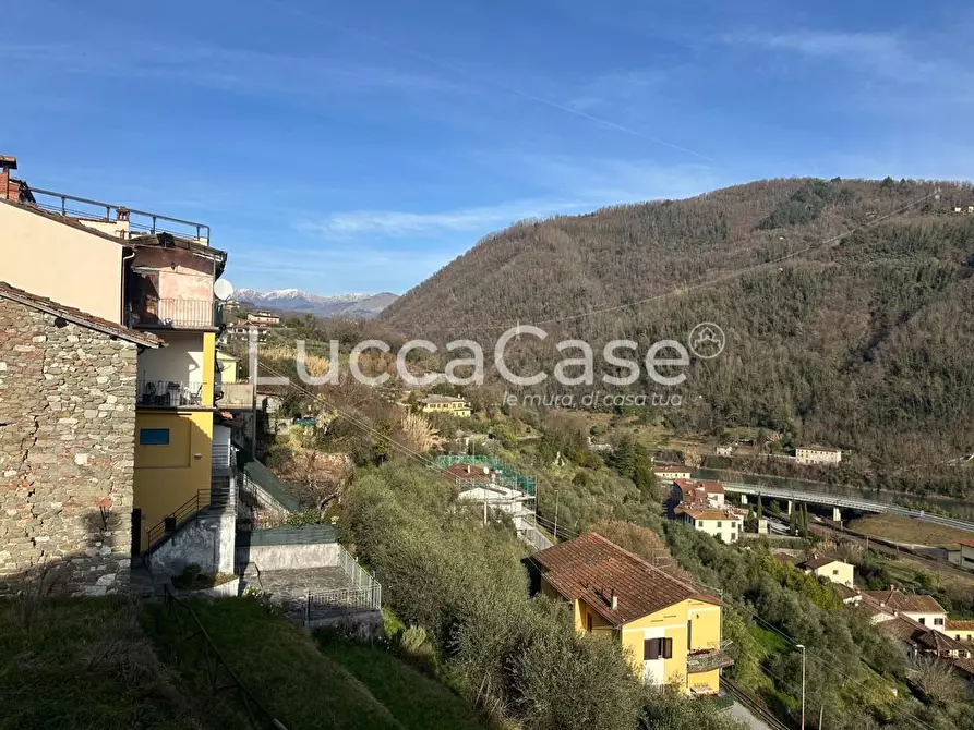 Immagine 27 di Terratetto in vendita  a Borgo A Mozzano