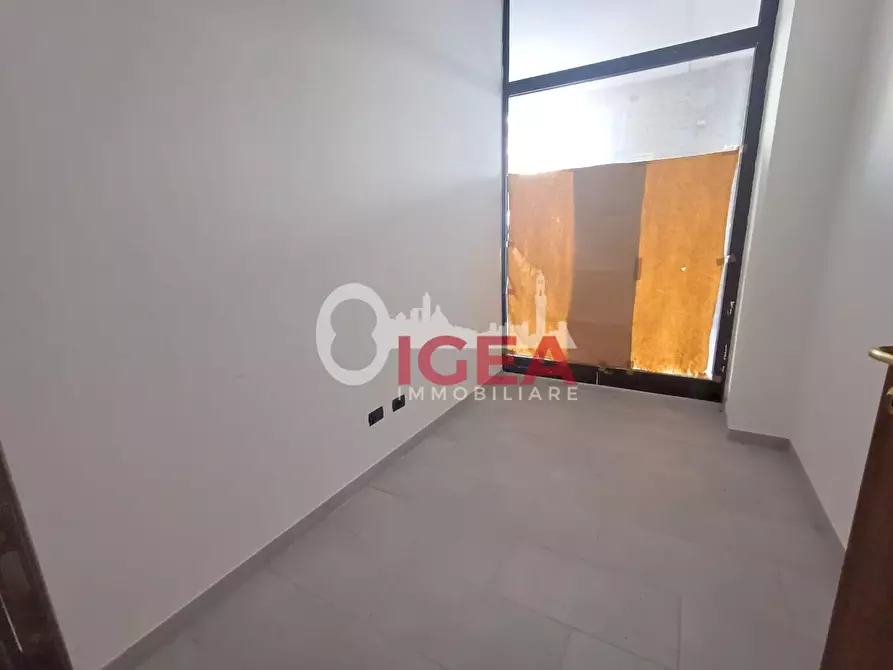 Immagine 13 di Ufficio in vendita  a Poggibonsi